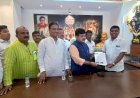 गादेगाव ग्रामपंचायत मधील विविध विकास कामाचे आमदार प्रवीण दरेकर यांना निवेदन.