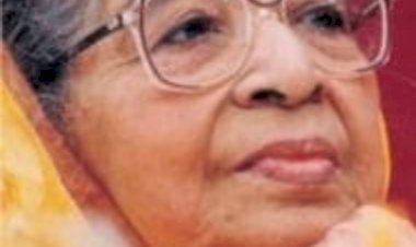 सोलापूरच्या हिराचंद नेमचंद वाचनालयात दिनांक ९ ऑक्टोबर रोजी रवी प्रकाश कुलकर्णी यांचे व्याख्यान