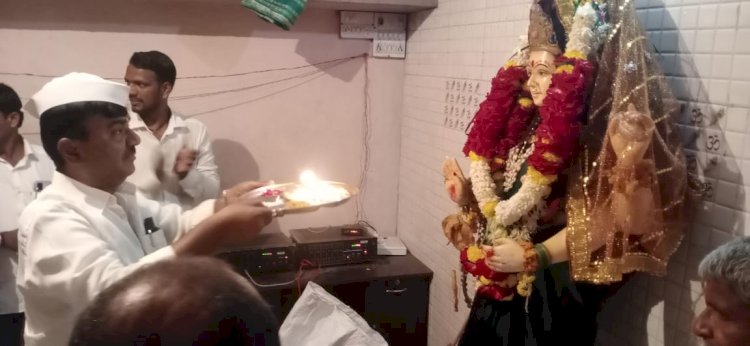 सहकार शिरोमणीचे चेअरमन कल्याणराव काळे यांचेवतीने नवराञोत्सव निमित्त महाप्रसादाचे वाटप..