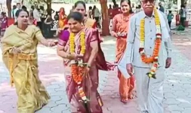 आजोबा, आजीच्या लग्नात नातवंडांच्या अक्षदा...