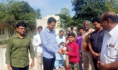 तुळजापूर येथील नवोदय विद्यालयास  जिल्हाधिकारी डॉ. सचिन ओबासे   यांची भेट