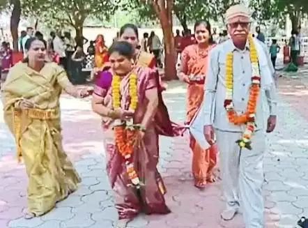 आजोबा, आजीच्या लग्नात नातवंडांच्या अक्षदा...