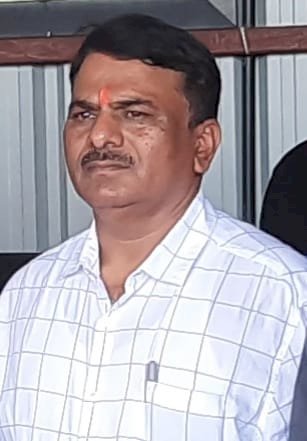 सोलापूर जिल्ह्यातील  ४ कृषी केंद्राचे परवाने निलंबन ; कीटकनाशके विकणाऱ्या कंपनीसह विक्री करणाऱ्यावर गुन्हा ; सोलापूर जिल्हा अधीक्षक कृषी  अधिकारी - बाळासाहेब शिंदे यांची कडक कारवाई