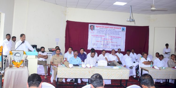 ऊस तोडणी मुकादम व मजूर ,यांच्या फसवणुकी विरुद्ध सोलापूर जिल्ह्यातील साखर कारखानदाराची एकजूट करणार - आमदार बबनराव शिंदे,