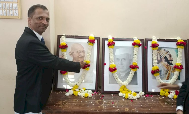 पंढरपूर येथील जिल्हा न्यायालयात राष्ट्रीय महापुरुषांच्या प्रतिमेचे अनावरण..