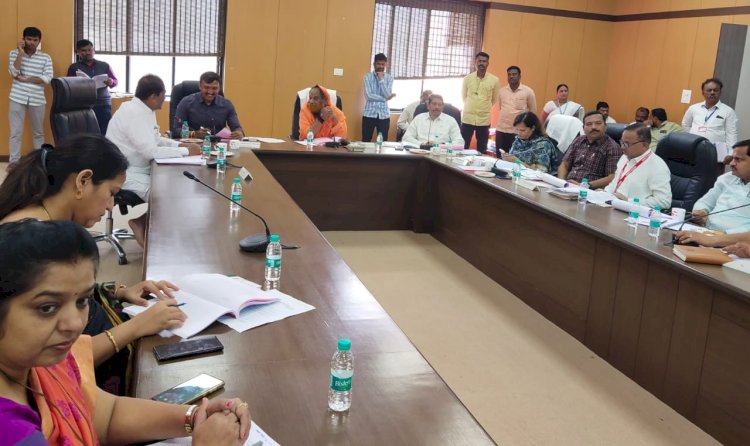 शासकीय योजनांची प्रभावी व काटेकोरपणे अंमलबजावणी करावी -  खा. डॉ. जयसिद्धेश्वर महास्वामी