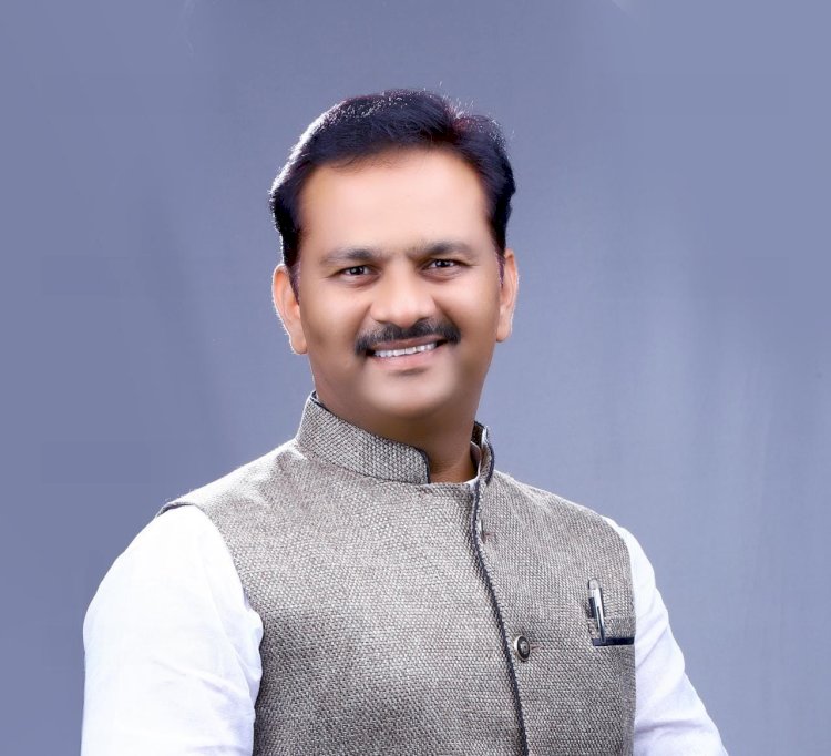 श्री विठ्ठल च्या ऊस उत्पादक सभासदांना १ फेब्रुवारीपासून १०० रुपये वाढ पहिला हप्ता २४०० रुपये देणार चेअरमन ,अभिजीत पाटील यांची माहिती...