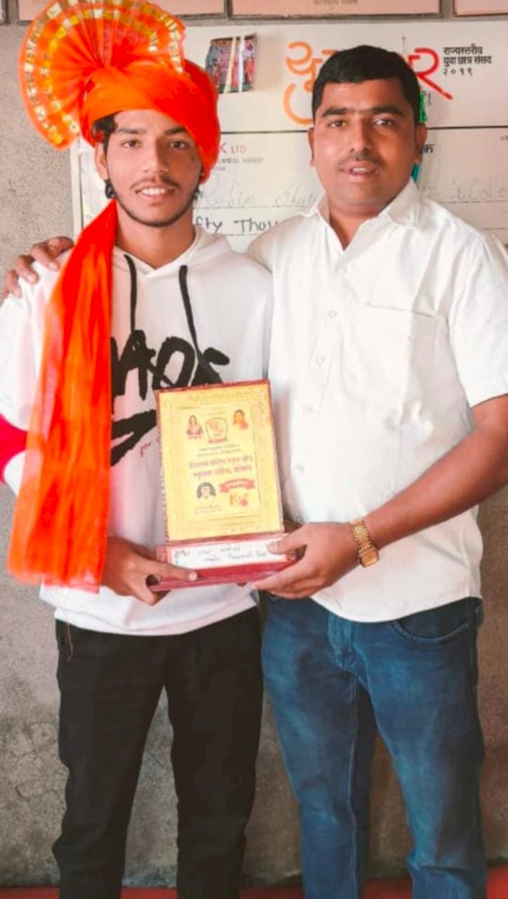 गादेगाव येथील शिवरत्न ज्युनिअर कॉलेजचा  विद्यार्थी रैयान तांबोळी विभागीय क्रीडा स्पर्धेत" गोल्ड मेडल ;ने सन्मानित