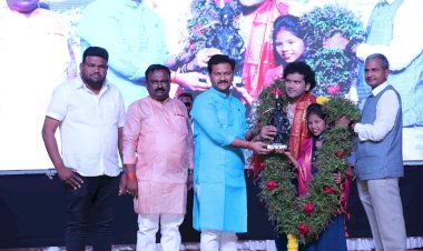 पंढरी नगरीत अभिजीत पाटील यांच्या माध्यमातून हजारो महिलांच्या उपस्थित खेळ रंगला पैठणीचा कार्यक्रम संपन्न..!