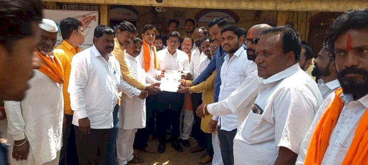 गारपिटग्रस्त शेतकऱ्यांना त्वरीत दिलासा द्या - रणजित बागल , शिवसेना उध्दव बाळासाहेब ठाकरे पक्षाचे तहसीलदारांना निवेदन