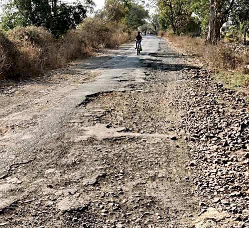सिद्धेवाडी ते तावशी रस्त्याची प्रचंड दुरावस्था..!