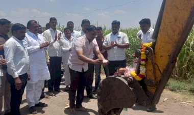 तपकिरी शेटफळ ते संगेवाडी रस्त्याच्या कामाचे भूमिपूजन ,कित्येक दिवसाचा प्रलंबित प्रश्न मार्गी लागला यामुळे शेतकऱ्याची झाली सोय.