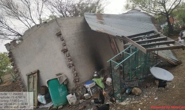 वादळी वार्‍यामुळे मंगळवेढ्यात चार घरावरील पत्रे उडून गेल्याने गाेर गरीबाचा संसार आला उघड्यावर