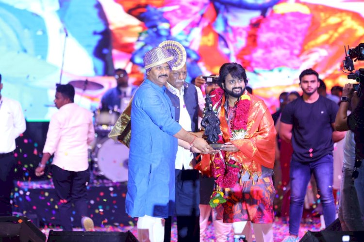 डॉ. बाबासाहेब आंबेडकर ,महात्मा फुले यांच्या जयंती निमित्त आदर्श शिंदे यांच्या बहारदार गीतांचा कार्यक्रम पंढरपूरात संपन्न..