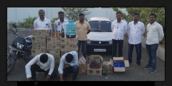 मंगळवेढ्यात राज्य उत्पादन शुल्क च्या अधिकाऱ्यांनी पकडला बनावट दारूचा साठा