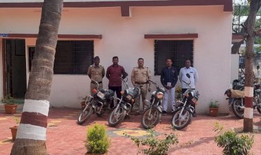 मंगळवेढा शहर व ग्रामीण हद्दीतील मोटार सायकल चोरांना अटक , 2 लाख रुपये किंमतीच्या 4 मोटार सायकली केल्या हस्तगत, पोलीस निरीक्षक रणजीतसिंह माने यांची धडक कारवाई.