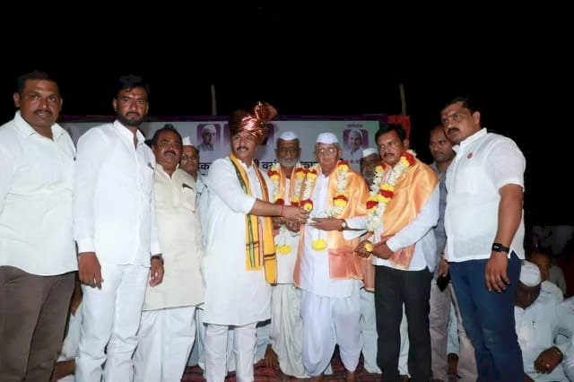 सभासदांनी मतदान रुपी आशीर्वाद द्यावा थकीत उसाची बील देण्याची सोय मी करतो: अभिजीत पाटील