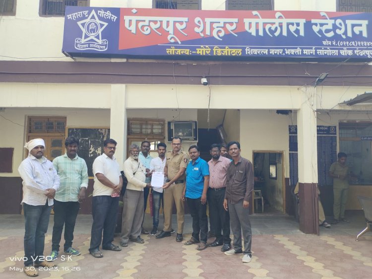 तपकिरी शेटफळ येथील ग्रामसेवक के. एच नवले यांना निलंबीत  करण्याची पंढरपूर तालुका वंचित बहुजन आघाडीची मागणी . कारवाई न झाल्यास पंचायत समिती समोर उपोषण करण्याचा इशारा..!
