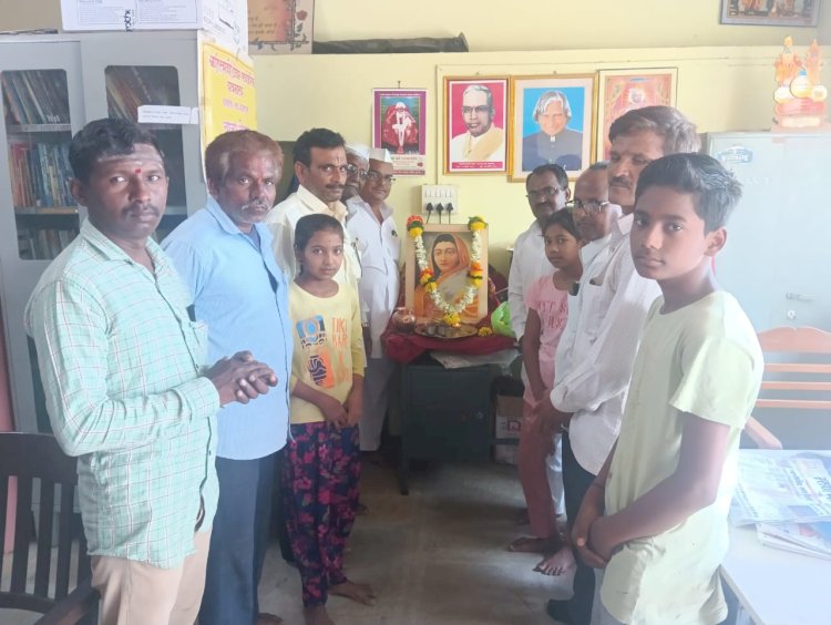 वाखरीत अहिल्यादेवी होळकर सार्वजनिक वाचनालयात अहिल्यादेवी होळकर जयंती साजरी...