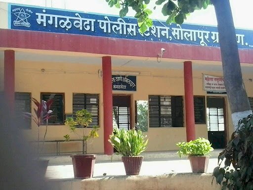 दरोडेखोरांचा शोध घेताना गोव्यावरुन दारू घेऊन येनारे वाहन  पाेलीसांच्या जाऴ्यात..! मंगळवेढा येथील प्रकार..