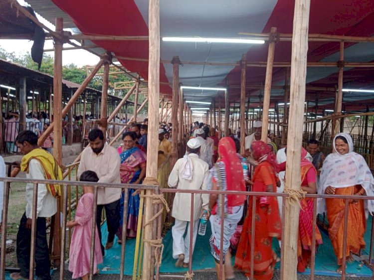 विठ्ठल - रुक्मिणी मंदिरे समितीकडून अधिकमासात भाविकांना देण्यात येणा-या सोई सुविधांचे मंदिर समितीकडून हटके नियोजन. दर्शनरांगेतील भाविकांकडून चांगल्या प्रतिक्रिया