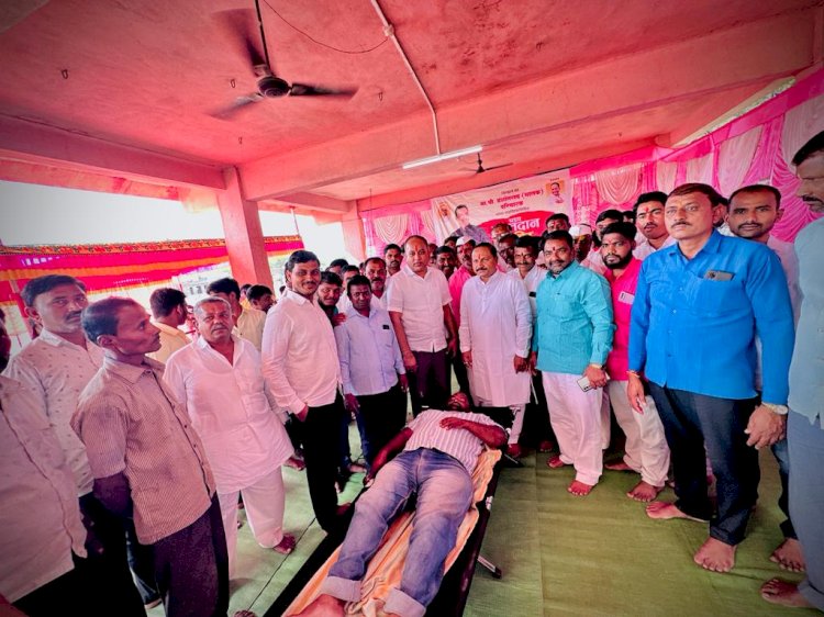 प्रशांत परिचारक यांचे वाढदिवसानिमित्त तुंगत येथे आयोजित महारक्तदान शिबीरास प्रचंड प्रतिसाद...( तब्बल २०० हुन अधिक रक्तदात्यांनी नोंदविला सहभाग )