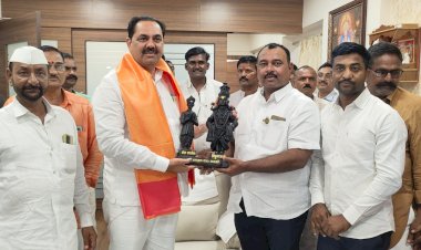 मंगळवेढा तालुक्यातील प्रलंबित चारा छावणी बिलासंदर्भात आ.आवताडे यांची मदत, पुनर्वसन व पुनर्वसन मंत्री ना.पाटील यांच्या समवेत बैठक संपन्न..