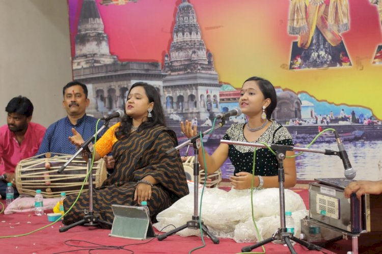 इंडियन आयडॉल विजेती अंजली नंदिनी गायकवाड यांच्या स्वरांनी अवघा रंग एक झाला  श्री .रुक्मिणी नवरात्र संगीत महोत्सव निमित्त श्रोते मंत्रमुग्ध