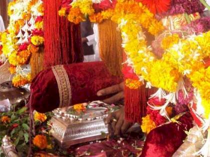 श्री.पांडुरंग पालखी सोहळा  कार्तिकी वद्य त्रयोदशीला संत ज्ञानेश्वर महाराज संजीवन समाधी सोहळयासाठी आळंदीला रवाना