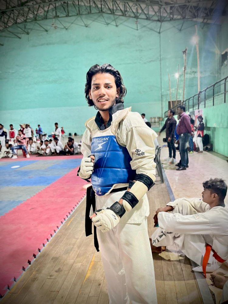 जिल्हास्तरीय तायक्वांदो स्पर्धेत शिवरत्न ज्युनिअर कॉलेजचा विद्यार्थी रियाज तांबोळी प्रथम