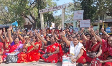 पंढरपुरात निघाला अंगणवाडी सेविकांचा  विराट मोर्चा...  ४ डिसेंबर २०२३ पासून संप सुरू; सेविकांचा प्रशासनाला गंभीर इशारा.