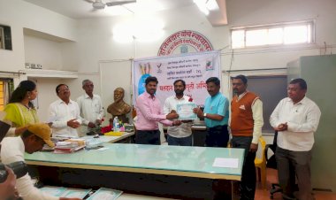 बार्शीच्या कॉलेज ऑफ एज्युकेशनला उत्कृष्ट महाविद्यालय पुरस्काराने सन्मानित..