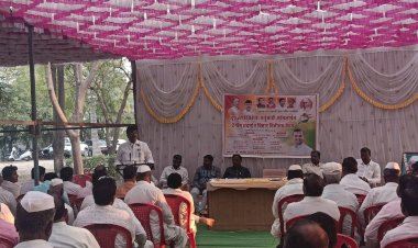 पशुपालकांना शासकीय थकित अनुदानासाठी पाठपुरावा करणार:-- चेअरमन कल्याणराव काळे,  राष्ट्रवादी युवक काँग्रेसच्या वतीने पशुआधार नोंदणीबाबत पशुपालकांसाठी चर्चासत्र.