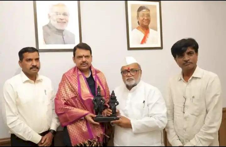 श्री विठ्ठल-रुक्मिणी मंदिरे समितीच्या विश्‍वस्तांनी घेतली मुख्यमंत्री आणि उपमुख्यमंत्री यांची भेट !