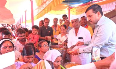 खिचडीच्या प्रसादाने वारकरी भाविक कृतार्त;  दर्शन रांगेत साबुदाणा / तांदळाच्या खिचडीचे वाटप;    सहा लक्ष बुंदी लाडू प्रसादाची निर्मिती;- कार्यकारी अधिकारी श्री राजेन्द्र शेळके