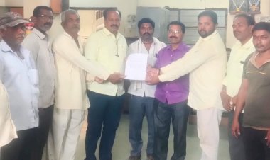 भाजपच्या विकास रथावर  मोदी सरकार लिहिण्यावरून पंढरपूरात काँग्रेस आक्रमक,    मोदी सरकार चले जाओ ,भाजप सरकार चले जाओचा इशारा