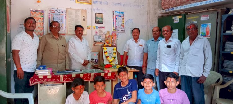 बार्शीच्या कर्मवीर सार्वजनिक ग्रंथालयात शिक्षण महर्षी डॉ.मामासाहेब जगदाळे यांची जयंती उत्साहात साजरी...