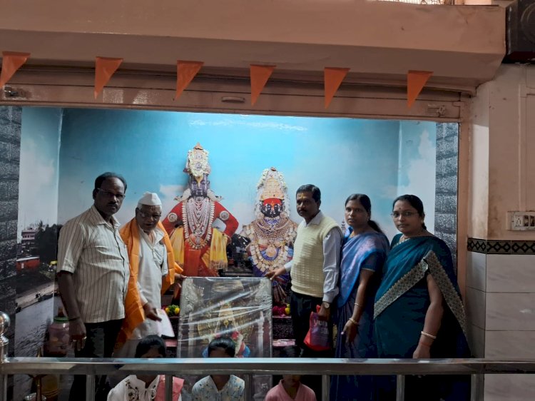 लातूर येथील विठ्ठल भक्ता कडून मंदिर समितीच्या अन्नछत्रासाठी 50 हजाराची देणगी. - व्यवस्थापक बालाजी पुदलवाड यांची माहिती.
