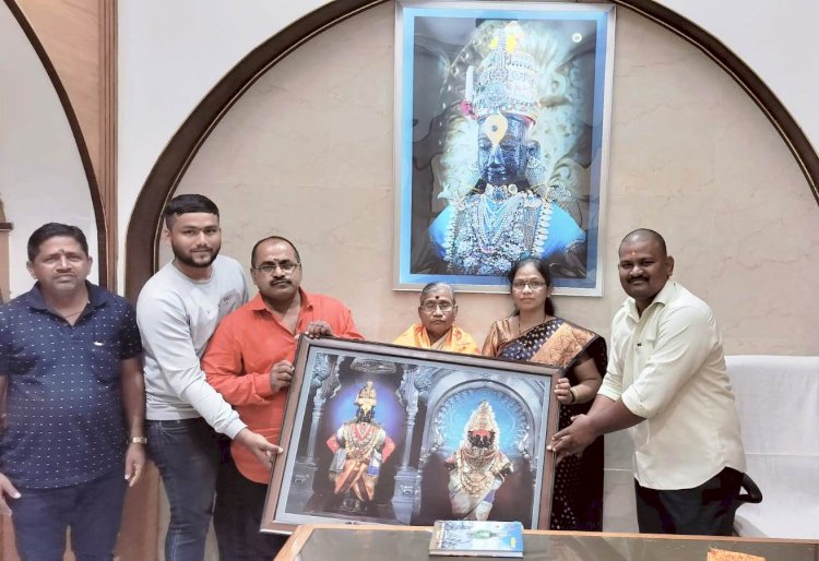 श्री.विठ्ठल- रूक्मिणी मंदिरे समितीला   रत्नागिरीच्या सरस्वती ठसाळेकडून 50 हजाराची देणगी.