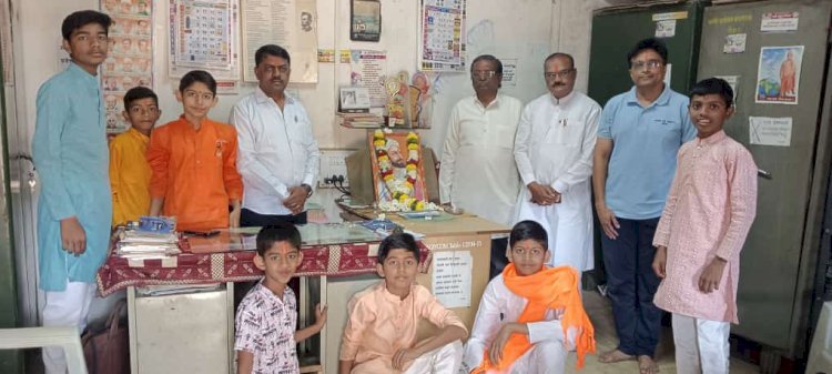 छत्रपती शिवाजी महाराज यांनी आठरापगड जातीच्या मावळ्यांना घेऊन स्वराज्याची स्थापना केली-, डॉ. अमित लाड,  कर्मवीर सार्वजनिक ग्रंथालयात छत्रपती शिवाजी जन्मोत्सव सोहळा  प्रसंगी