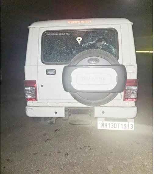 पंढरपुरात तहसीलदारच्या गाडीवर वाळू तस्करांची दगडफेक, वाळू माफियाची दादागिरी