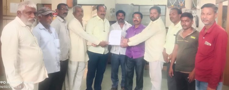 भाजपच्या विकास रथावर  मोदी सरकार लिहिण्यावरून पंढरपूरात काँग्रेस आक्रमक,    मोदी सरकार चले जाओ ,भाजप सरकार चले जाओचा इशारा