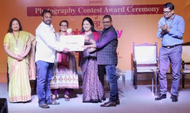 विठ्ठल रुक्मिणी मंदिर समितीचे फोटो ग्राफर राहुल गोडसे यांचा राजधानी दिल्लीत सन्मान..  मेला मोमेंट्स फोटोग्राफी दिल्ली येथे  आषाढी वारीतील पोर्ट्रेट फोटोला तृतीय क्रमांकाचे पारितोषिक  मंदिर समितीतील तारा  चमकला