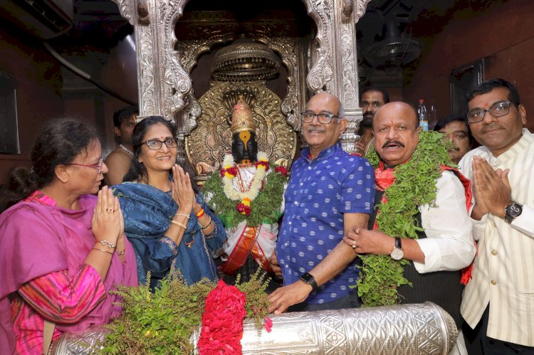 कामगार मंत्री डॉ. सुरेश खाडे यांनी घेतले; श्री विठ्ठल रुक्मिणी मातेचे दर्शन