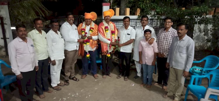 आदर्श शिक्षक प्रकाश मोरे, जनसंपर्क अधिकारी संजय क्षीरसागर यांचा मारापुरात सत्कार