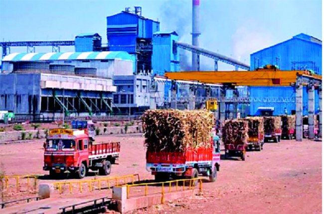 आचारसंहितेपूर्वी १,९०० कोटींची कर्जहमी; सत्ताधाऱ्यांच्या साखर कारखान्यांसाठी घाईघाईने निर्णय