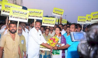 सोलापूर लोकसभेच्या उमेदवार प्रणिती शिंदे यांना रिक्षाचालकांचा  जाहीर पाठिंबा;   मुद्द्याचं बोला ओ'अभियानांतर्गत साधला संवाद