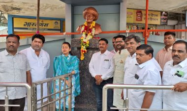 थोर समाजसुधारक महात्मा ज्योतिबा फुले यांच्या जयंती निमित्त आ. प्रणितीताई शिंदेंचे अभिवादन