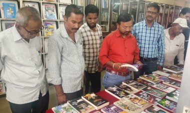 सोलापूर जिल्हा ग्रंथालय अधिकारी कार्यालयाच्या वतीने जागतिक पुस्तक दिन साजरा.