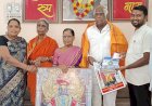 श्री. विठ्ठल- रुक्मिणी मंदिर समितीच्या अन्नछत्रासाठी भाविकाकडून एक लाखाची देणगी.
